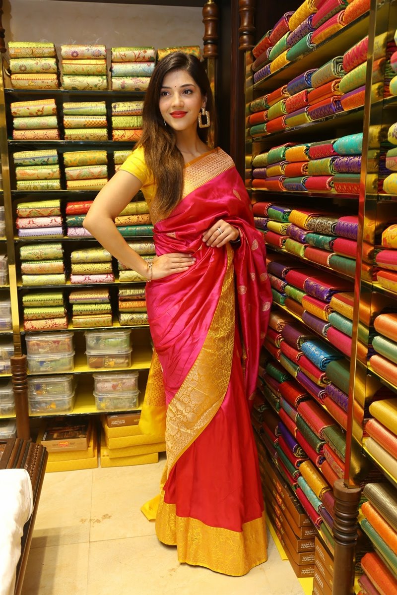 MEHREEN PIRZADA IN RED SAREE AT CHANDANA BROTHERS SHOPPING MALL LAUNCH 14